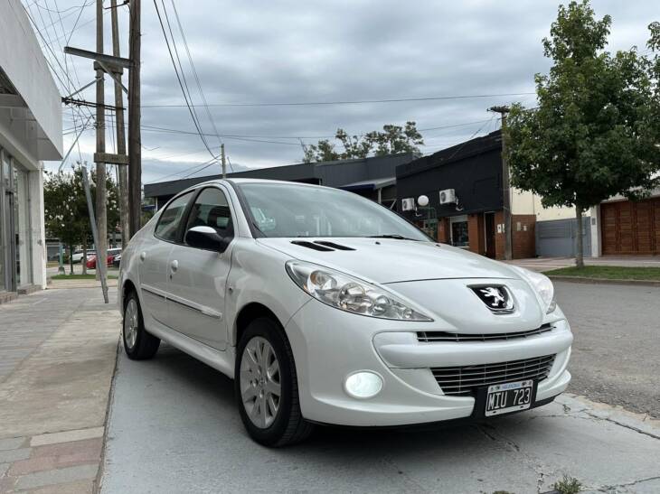 PEUGEOT 207 1.6 NAFTA MANUAL COMPACT FELINE año 2013 IMPECABLE! Financia Bco. Santander. Acércate a ORIO HNOS, SAN GENARO, concesionario oficial JMC, ISUZU, KAMA Camiones - Imagen 6