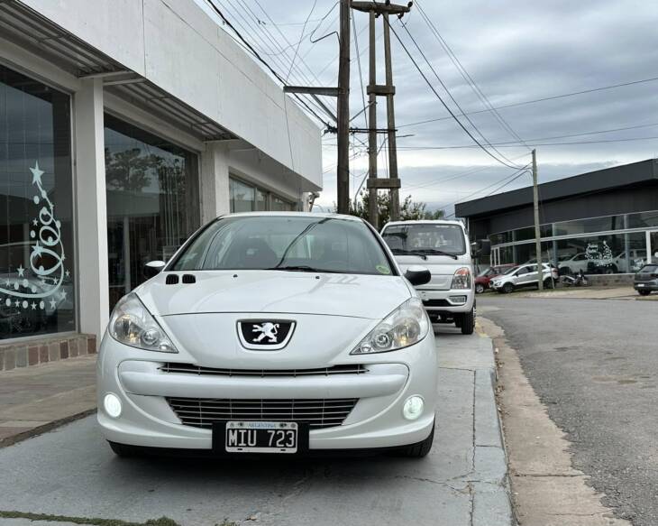 PEUGEOT 207 1.6 NAFTA MANUAL COMPACT FELINE año 2013 IMPECABLE! Financia Bco. Santander. Acércate a ORIO HNOS, SAN GENARO, concesionario oficial JMC, ISUZU, KAMA Camiones - Imagen 7