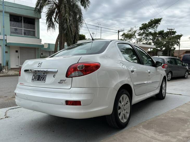 PEUGEOT 207 1.6 NAFTA MANUAL COMPACT FELINE año 2013 IMPECABLE! Financia Bco. Santander. Acércate a ORIO HNOS, SAN GENARO, concesionario oficial JMC, ISUZU, KAMA Camiones - Imagen 5