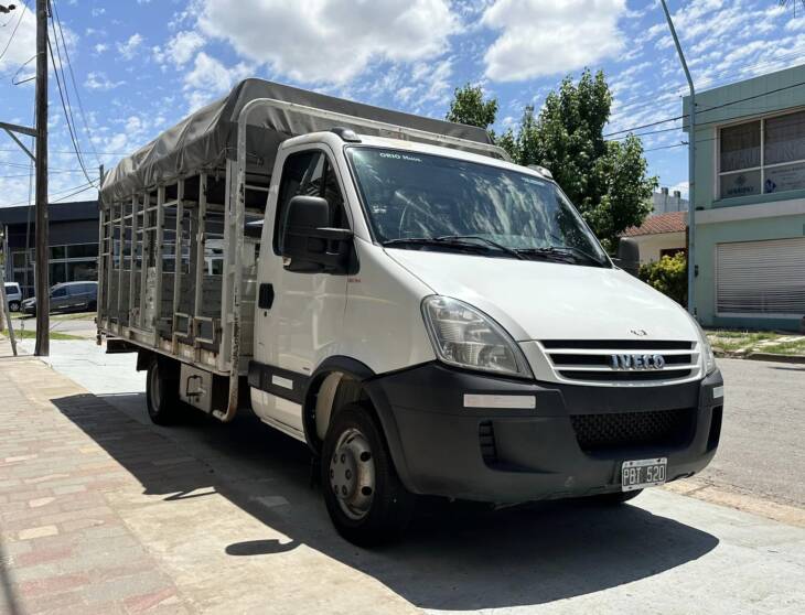 IVECO DAILY 35C14 PASO 3750 CHASIS con CABINA año 2015 IMPECABLE! Financia Bco. Santander. Acércate a ORIO HNOS, SAN GENARO, concesionario oficial JMC, ISUZU, KAMA Camiones - Imagen 6