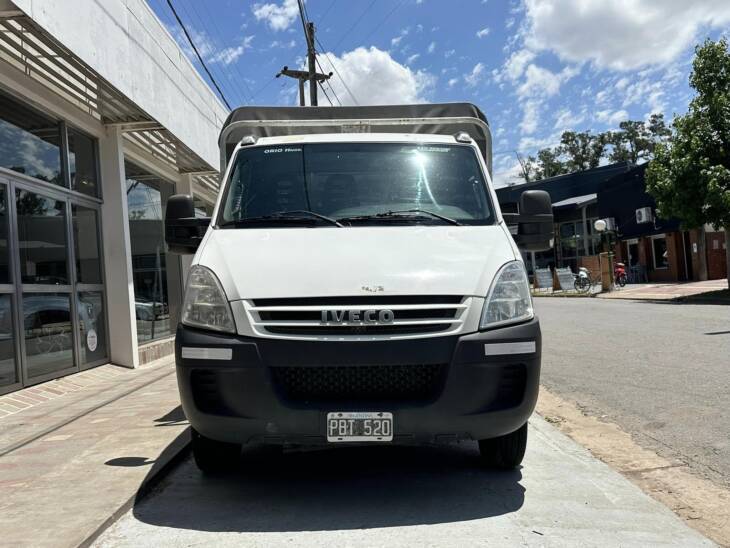 IVECO DAILY 35C14 PASO 3750 CHASIS con CABINA año 2015 IMPECABLE! Financia Bco. Santander. Acércate a ORIO HNOS, SAN GENARO, concesionario oficial JMC, ISUZU, KAMA Camiones - Imagen 7