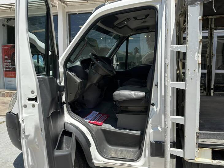 IVECO DAILY 35C14 PASO 3750 CHASIS con CABINA año 2015 IMPECABLE! Financia Bco. Santander. Acércate a ORIO HNOS, SAN GENARO, concesionario oficial JMC, ISUZU, KAMA Camiones - Imagen 8