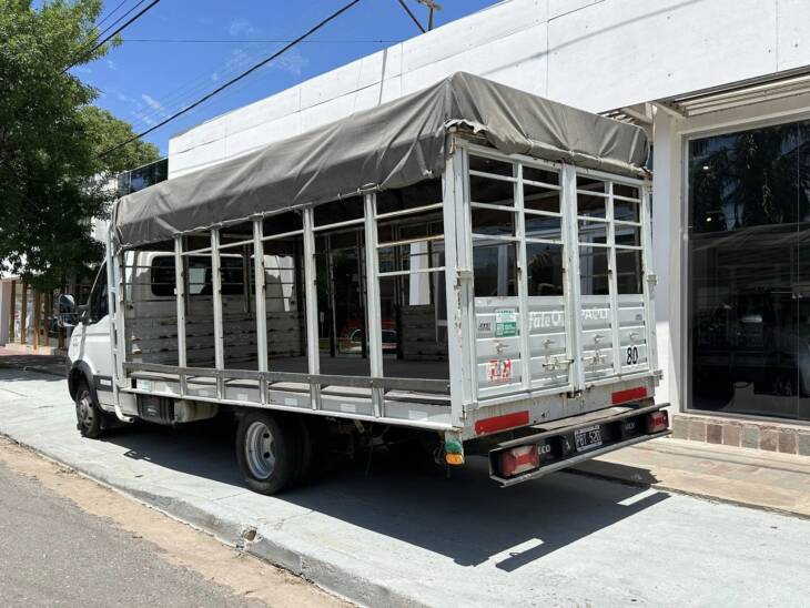 IVECO DAILY 35C14 PASO 3750 CHASIS con CABINA año 2015 IMPECABLE! Financia Bco. Santander. Acércate a ORIO HNOS, SAN GENARO, concesionario oficial JMC, ISUZU, KAMA Camiones - Imagen 3