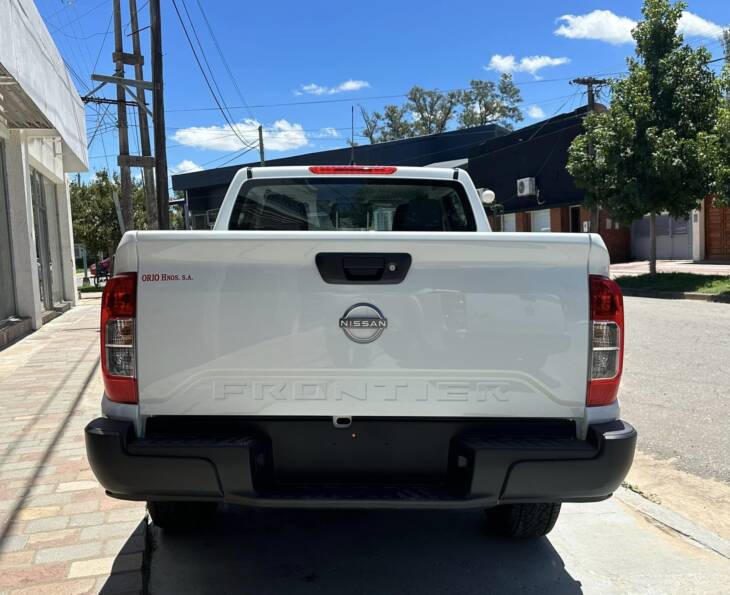 Nissan FRONTIER D/CABINA 2.3 TDI MANUAL S 4x2 0Km My2025. Financia Bco. Santander. Acércate a ORIO HNOS, SAN GENARO, concesionario oficial JMC, ISUZU, KAMA Camiones - Imagen 4