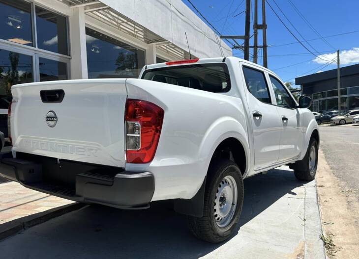 Nissan FRONTIER D/CABINA 2.3 TDI MANUAL S 4x2 0Km My2025. Financia Bco. Santander. Acércate a ORIO HNOS, SAN GENARO, concesionario oficial JMC, ISUZU, KAMA Camiones - Imagen 3