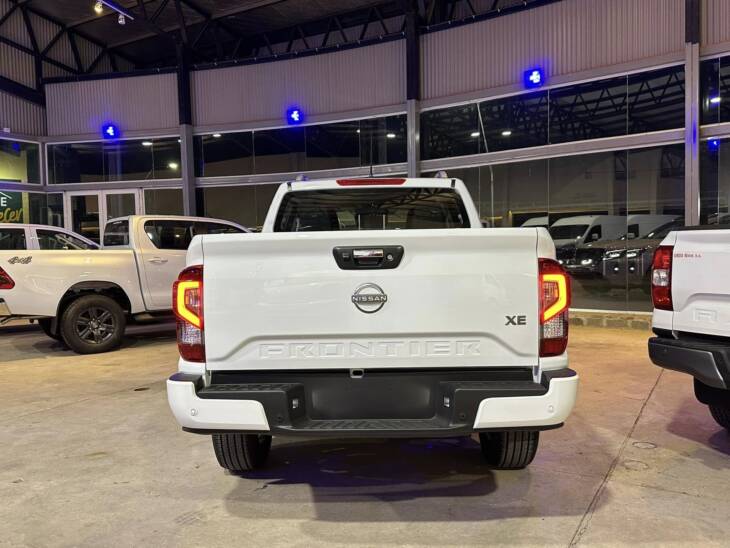 NISSAN FRONTIER 2.3 A/T XE 4x2 0Km my2024. Financia Bco. Santander. Acércate a ORIO HNOS, SAN GENARO, concesionario oficial JMC, ISUZU, KAMA Camiones - Imagen 5