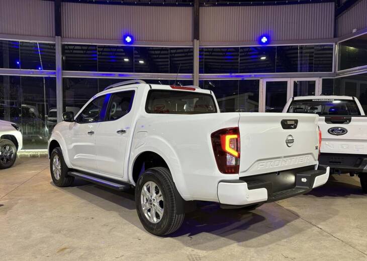 NISSAN FRONTIER 2.3 A/T XE 4x2 0Km my2024. Financia Bco. Santander. Acércate a ORIO HNOS, SAN GENARO, concesionario oficial JMC, ISUZU, KAMA Camiones - Imagen 4