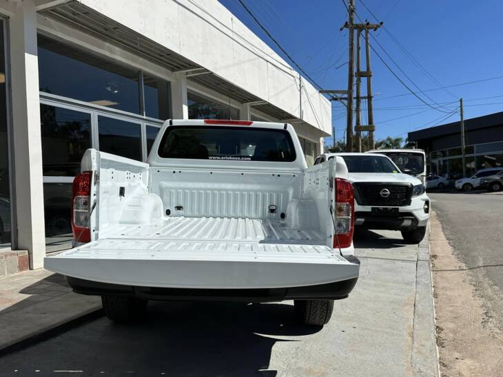 Nissan FRONTIER D/CABINA 2.3 TDI MANUAL S 4x4 0Km My2024. Financia Bco. Santander. Acércate a ORIO HNOS, SAN GENARO, concesionario oficial JMC, ISUZU, KAMA Camiones - Imagen 4