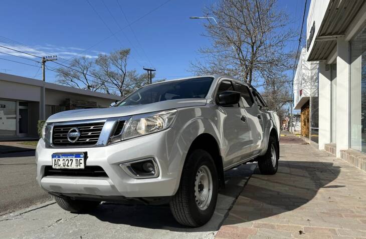 NISSAN NP300 FRONTIER 2.3 TDI MANUAL SE 4x2 año 2017 FUNCIONA PERFECTO! Financia Bco. Santander. Acércate a ORIO HNOS, SAN GENARO, concesionario oficial SHINERAY - Imagen 8