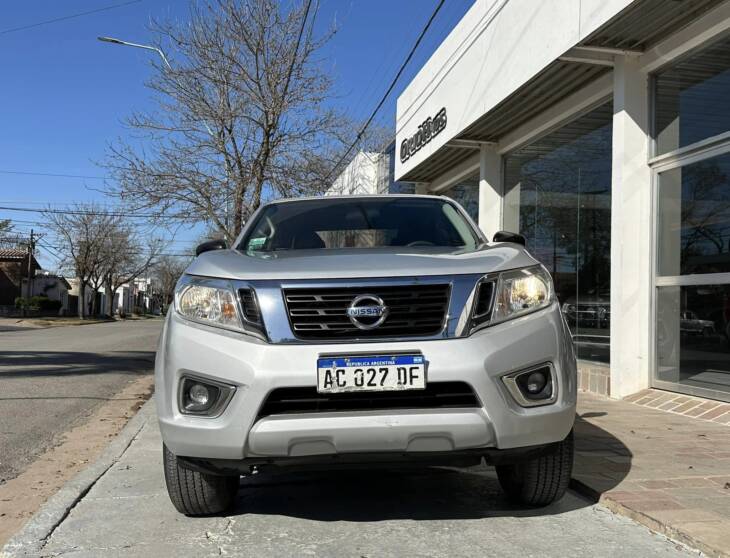 NISSAN NP300 FRONTIER 2.3 TDI MANUAL SE 4x2 año 2017 FUNCIONA PERFECTO! Financia Bco. Santander. Acércate a ORIO HNOS, SAN GENARO, concesionario oficial SHINERAY - Imagen 9