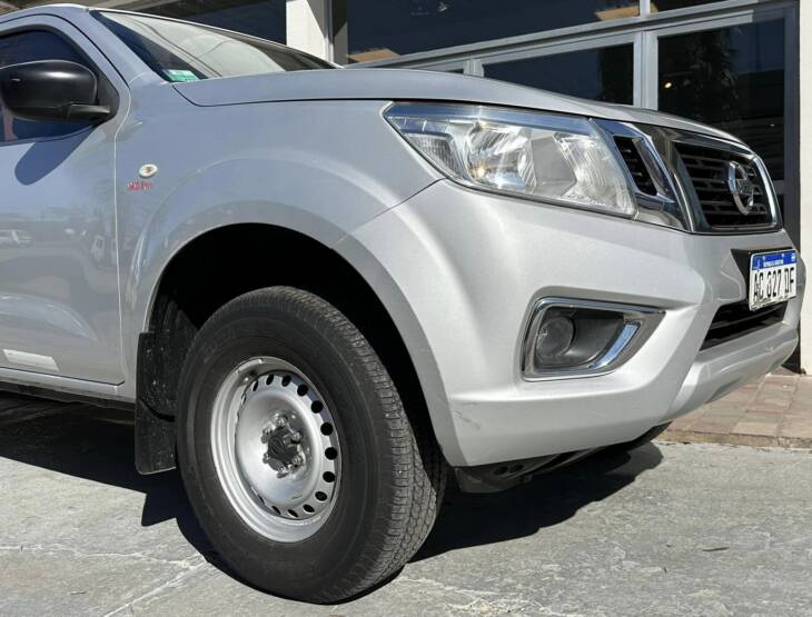 NISSAN NP300 FRONTIER 2.3 TDI MANUAL SE 4x2 año 2017 FUNCIONA PERFECTO! Financia Bco. Santander. Acércate a ORIO HNOS, SAN GENARO, concesionario oficial SHINERAY - Imagen 14