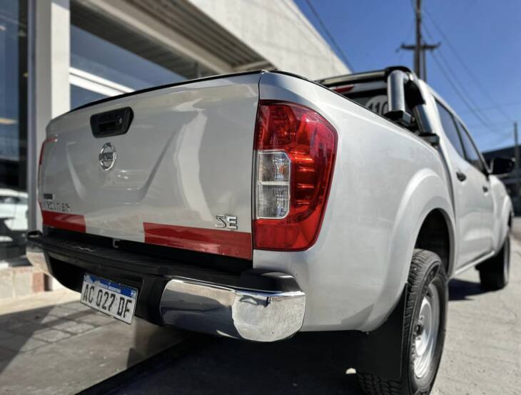 NISSAN NP300 FRONTIER 2.3 TDI MANUAL SE 4x2 año 2017 FUNCIONA PERFECTO! Financia Bco. Santander. Acércate a ORIO HNOS, SAN GENARO, concesionario oficial SHINERAY - Imagen 4