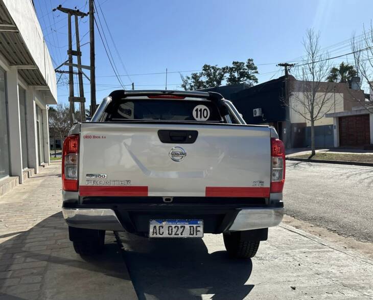 NISSAN NP300 FRONTIER 2.3 TDI MANUAL SE 4x2 año 2017 FUNCIONA PERFECTO! Financia Bco. Santander. Acércate a ORIO HNOS, SAN GENARO, concesionario oficial SHINERAY - Imagen 5