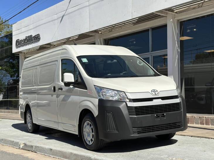 TOYOTA HIACE FURGON 2.8 TDI 6 A/T AUTOMATICO 3ª L2H2 0Km My2024. Financia Bco. Santander. Acércate a ORIO HNOS, SAN GENARO, concesionario oficial JMC, ISUZU, KAMA Camiones