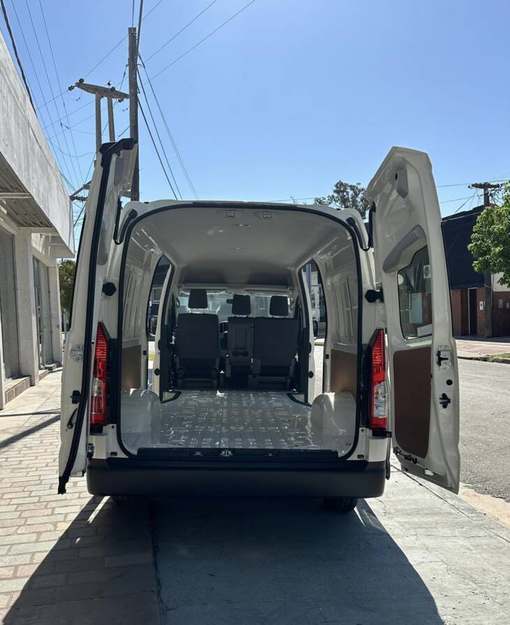 TOYOTA HIACE FURGON 2.8 TDI 6 A/T AUTOMATICO 3ª L2H2 0Km My2024. Financia Bco. Santander. Acércate a ORIO HNOS, SAN GENARO, concesionario oficial JMC, ISUZU, KAMA Camiones - Imagen 13