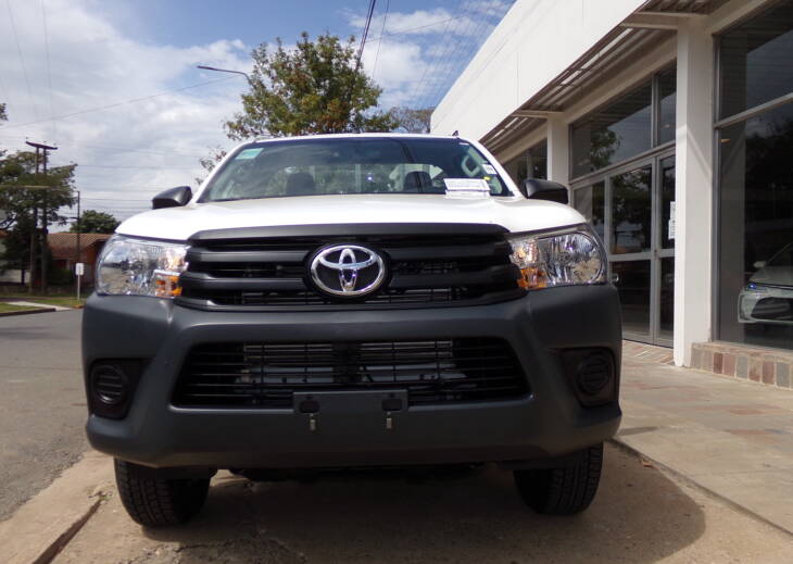 Toyota HILUX C/SIMPLE 2.4 TDI 4x4 0km my2025. Financia Bco. Santander. Acércate a ORIO HNOS, SAN GENARO, concesionario oficial JMC, ISUZU, KAMA Camiones - Imagen 5