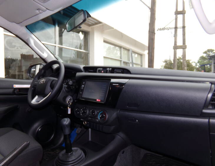 Toyota HILUX C/SIMPLE 2.4 TDI 4x4 0km my2025. Financia Bco. Santander. Acércate a ORIO HNOS, SAN GENARO, concesionario oficial JMC, ISUZU, KAMA Camiones - Imagen 7