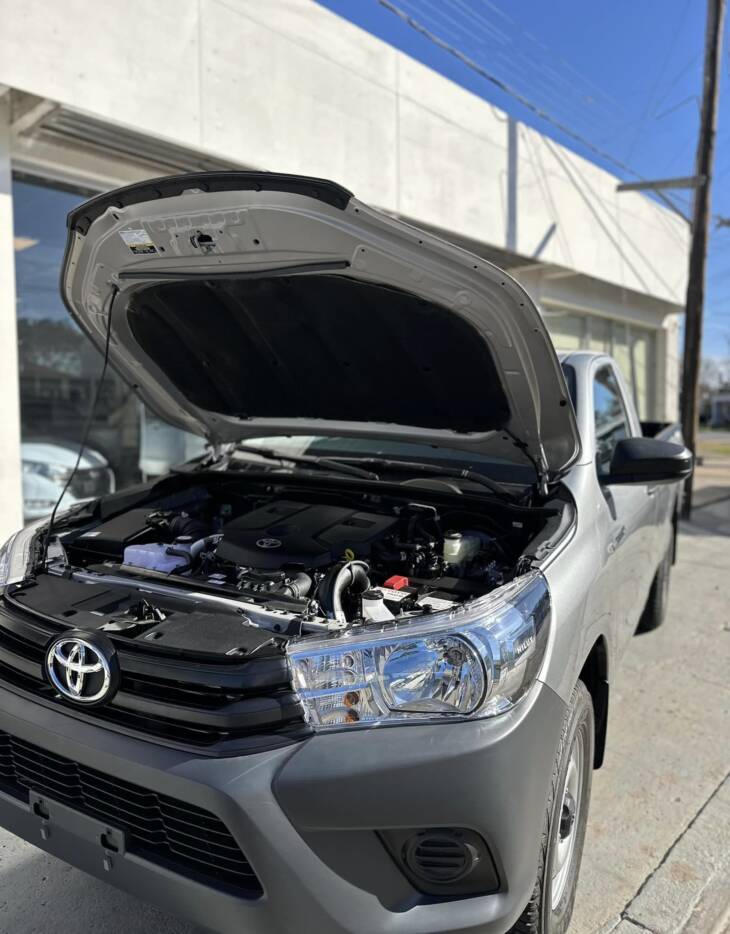 Toyota HILUX C/SIMPLE 2.4 TDI 4x4 0km my2025 gris plata. DISPONIBLE. Financia Bco. Santander. Acércate a ORIO HNOS, SAN GENARO, concesionario oficial JMC, ISUZU, KAMA Camiones - Imagen 13