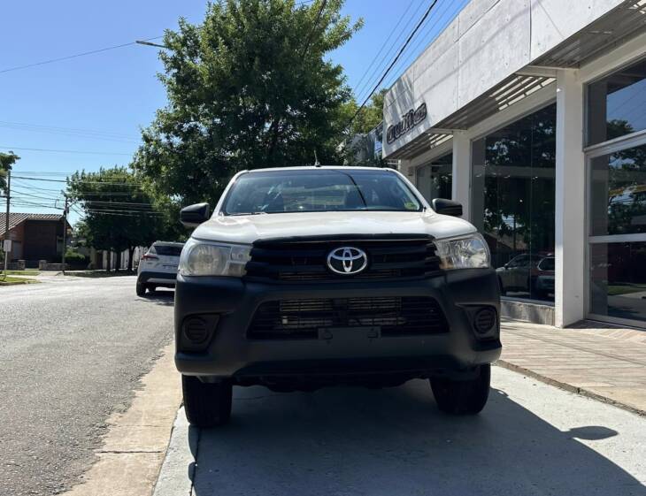 Toyota HILUX C/SIMPLE 2.4 TDI MANUAL 4x4 año 2018 SUPER RECOMENDABLE! Financia Bco. Santander. Acércate a ORIO HNOS, SAN GENARO, concesionario oficial SHINERAY - Imagen 9