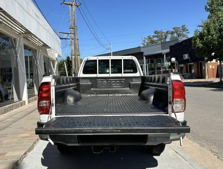 Toyota HILUX C/SIMPLE 2.4 TDI MANUAL 4x4 año 2018 SUPER RECOMENDABLE! Financia Bco. Santander. Acércate a ORIO HNOS, SAN GENARO, concesionario oficial SHINERAY - Imagen 6