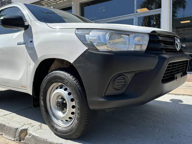 Toyota HILUX C/SIMPLE 2.4 TDI MANUAL 4x4 año 2018 SUPER RECOMENDABLE! Financia Bco. Santander. Acércate a ORIO HNOS, SAN GENARO, concesionario oficial SHINERAY - Imagen 13