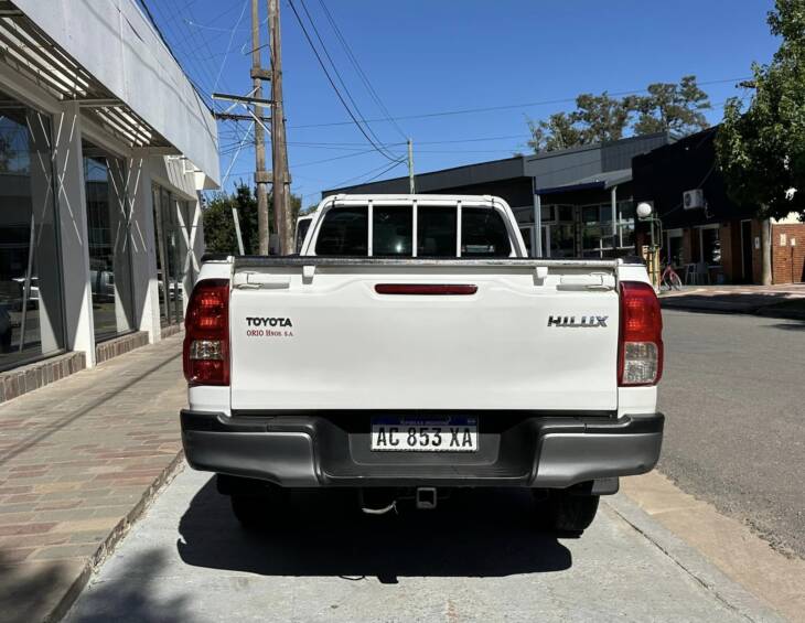 Toyota HILUX C/SIMPLE 2.4 TDI MANUAL 4x4 año 2018 SUPER RECOMENDABLE! Financia Bco. Santander. Acércate a ORIO HNOS, SAN GENARO, concesionario oficial SHINERAY - Imagen 5