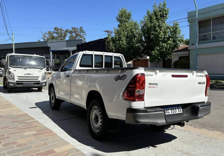 Toyota HILUX C/SIMPLE 2.4 TDI MANUAL 4x4 año 2018 SUPER RECOMENDABLE! Financia Bco. Santander. Acércate a ORIO HNOS, SAN GENARO, concesionario oficial SHINERAY - Imagen 8