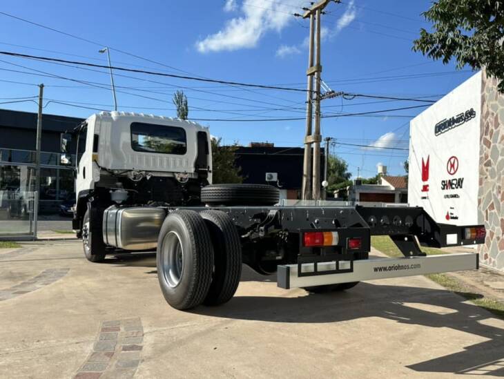 ISUZU FVR 34 L 7.8cc 240cv 0Km My2024 DISPONIBLES! Financia Bco. Santander. Acércate a ORIO HNOS, SAN GENARO, concesionario oficial DFM, JMC, ISUZU, KAMA Camiones - Imagen 3