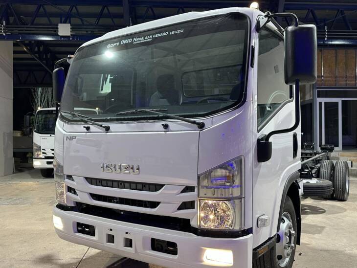 ISUZU NPR75 Cabina Simple Chasis Largo 0Km My2024 DISPONIBLES! EL MEJOR CAMION DEL MUNDO! Financia Bco. Santander. Acércate a ORIO HNOS, SAN GENARO, concesionario oficial DFM, JMC, ISUZU, KAMA Camiones - Imagen 14