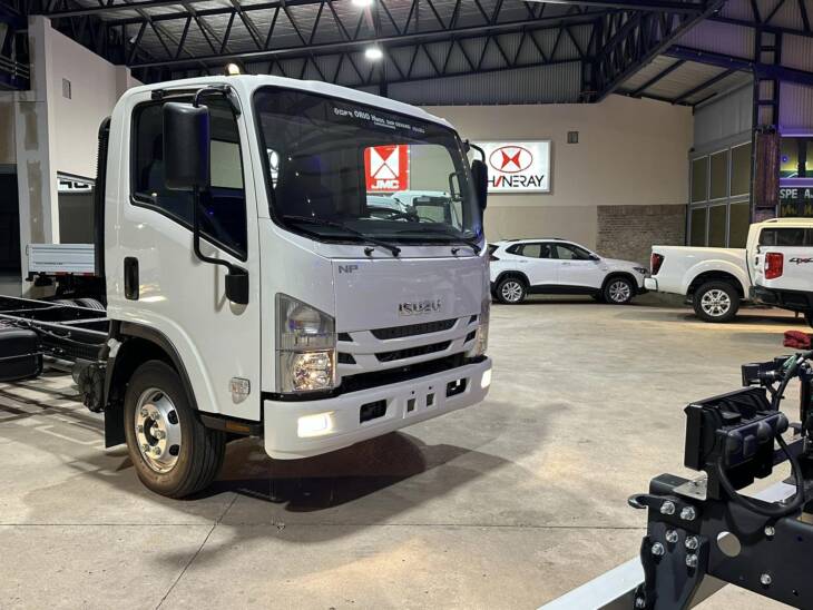 ISUZU NPR75 Cabina Simple Chasis Largo 0Km My2024 DISPONIBLES! EL MEJOR CAMION DEL MUNDO! Financia Bco. Santander. Acércate a ORIO HNOS, SAN GENARO, concesionario oficial DFM, JMC, ISUZU, KAMA Camiones - Imagen 15