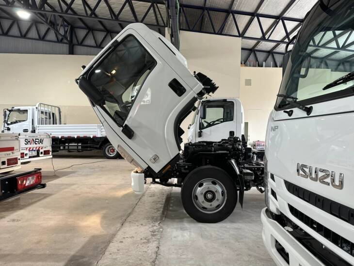 ISUZU NPR75 Cabina Simple Chasis Largo 0Km My2024 DISPONIBLES! EL MEJOR CAMION DEL MUNDO! Financia Bco. Santander. Acércate a ORIO HNOS, SAN GENARO, concesionario oficial DFM, JMC, ISUZU, KAMA Camiones - Imagen 16