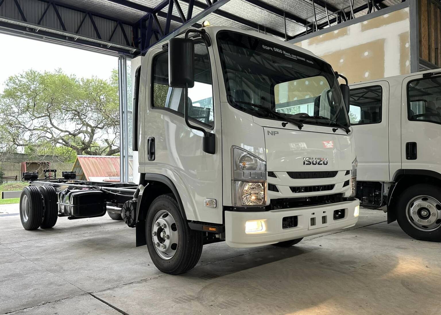 ISUZU NPR75 Cabina Simple Chasis Largo 0Km My2025 DISPONIBLES! EL MEJOR ...