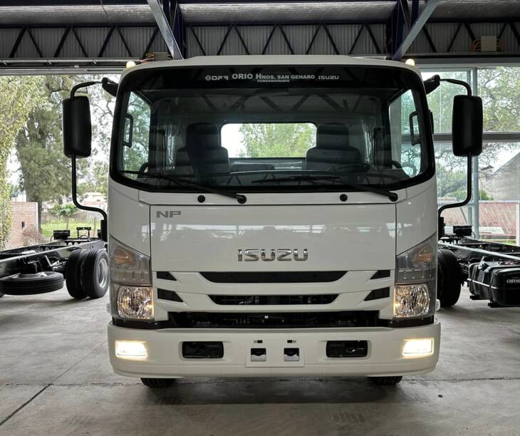 ISUZU NPR75 Cabina Simple Chasis Largo 0Km My2024 DISPONIBLES! EL MEJOR CAMION DEL MUNDO! Financia Bco. Santander. Acércate a ORIO HNOS, SAN GENARO, concesionario oficial DFM, JMC, ISUZU, KAMA Camiones - Imagen 5