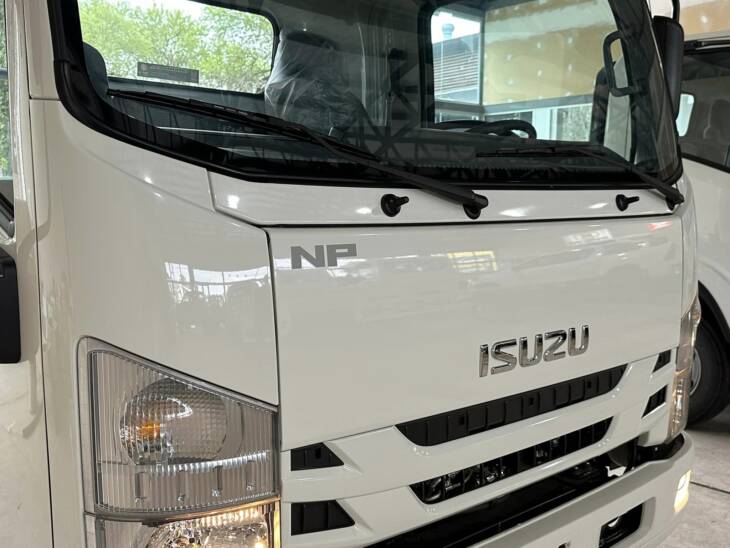 ISUZU NPR75 Cabina Simple Chasis Largo 0Km My2024 DISPONIBLES! EL MEJOR CAMION DEL MUNDO! Financia Bco. Santander. Acércate a ORIO HNOS, SAN GENARO, concesionario oficial DFM, JMC, ISUZU, KAMA Camiones - Imagen 7