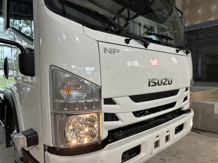 ISUZU NPR 75 CABINA DOBLE 5,2cc 160cv 7 PASAJ. 0Km my2023 DISPONIBLE. Financia Bco. Santander. Acércate a ORIO HNOS, SAN GENARO, concesionario oficial DFM, JMC, ISUZU, KAMA Camiones - Imagen 11