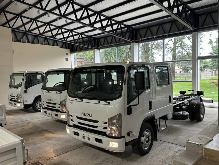 ISUZU NPR 75 CABINA DOBLE 5,2cc 160cv 7 PASAJ. 0Km my2023 DISPONIBLE. Financia Bco. Santander. Acércate a ORIO HNOS, SAN GENARO, concesionario oficial DFM, JMC, ISUZU, KAMA Camiones - Imagen 15