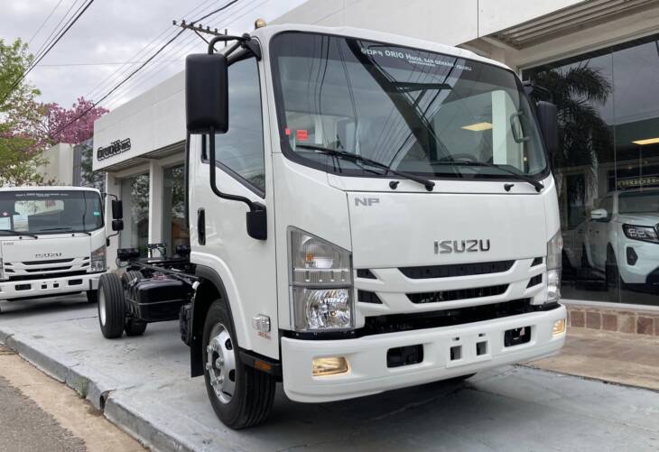 ISUZU NPR75 CABINA SIMPLE CHASIS CORTO 0Km my2025. Financia Bco. Santander. Acércate a ORIO HNOS, SAN GENARO, concesionario oficial DFM, JMC, ISUZU, KAMA Camiones