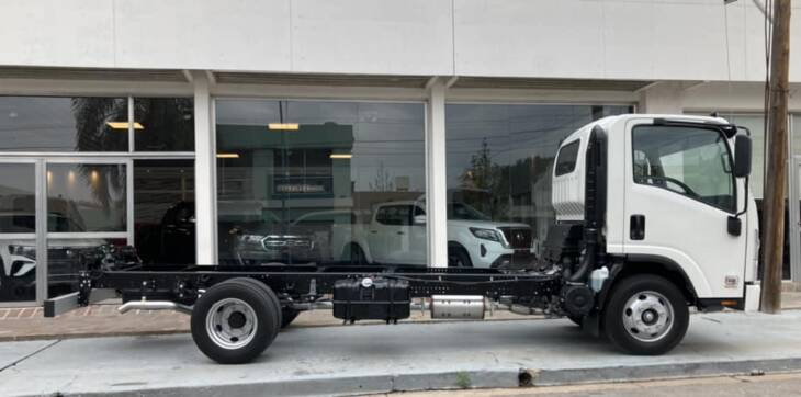 ISUZU NPR75 CABINA SIMPLE CHASIS CORTO 0Km my2025. Financia Bco. Santander. Acércate a ORIO HNOS, SAN GENARO, concesionario oficial DFM, JMC, ISUZU, KAMA Camiones - Imagen 2