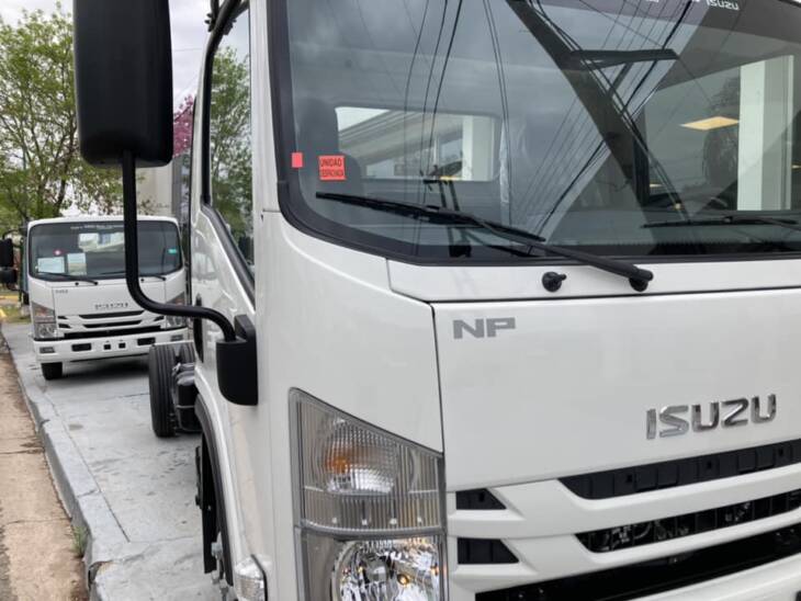 ISUZU NPR75 CABINA SIMPLE CHASIS CORTO 0Km my2025. Financia Bco. Santander. Acércate a ORIO HNOS, SAN GENARO, concesionario oficial DFM, JMC, ISUZU, KAMA Camiones - Imagen 7
