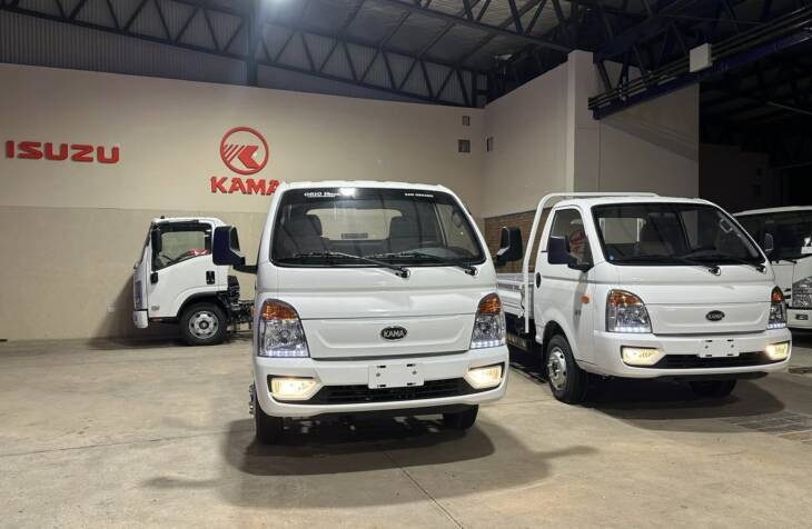 KAMA X1 CABINA SIMPLE DIESEL con CAJA DE CARGA ORIGINAL 0Km My2025! Para 3 Toneladas. DISPONIBLES. Financia Bco. Santander. Acércate a ORIO HNOS, SAN GENARO, concesionario oficial JMC, ISUZU, KAMA Camiones