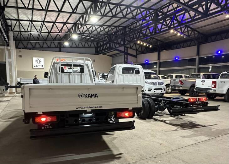 KAMA X1 CABINA SIMPLE DIESEL con CAJA DE CARGA ORIGINAL 0Km My2025! Para 3 Toneladas. DISPONIBLES. Financia Bco. Santander. Acércate a ORIO HNOS, SAN GENARO, concesionario oficial JMC, ISUZU, KAMA Camiones - Imagen 6