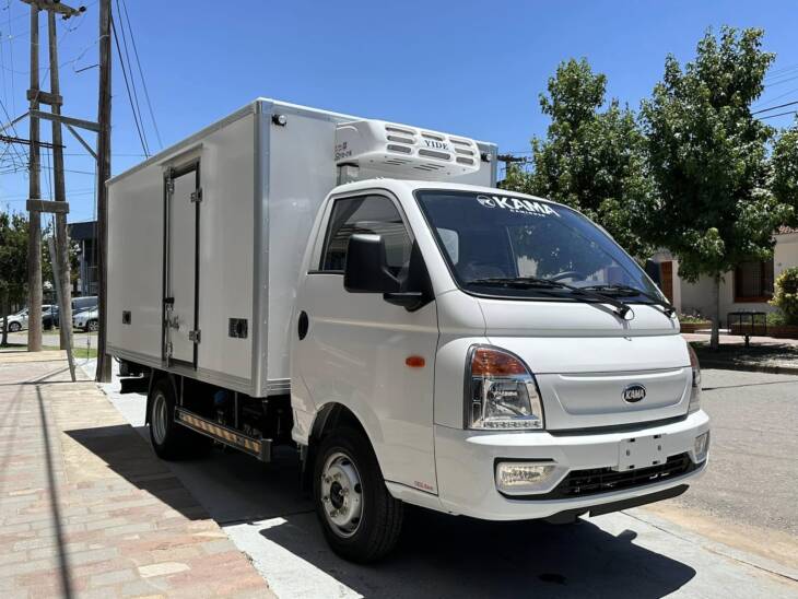 KAMA X1 C/SIMPLE FURGÓN REFRIGERADO 0Km My2025 p/3 Toneladas. DISPONIBLE! Financia Bco. Santander. Acércate a ORIO HNOS, SAN GENARO, concesionario oficial JMC, ISUZU, KAMA Camiones - Imagen 8