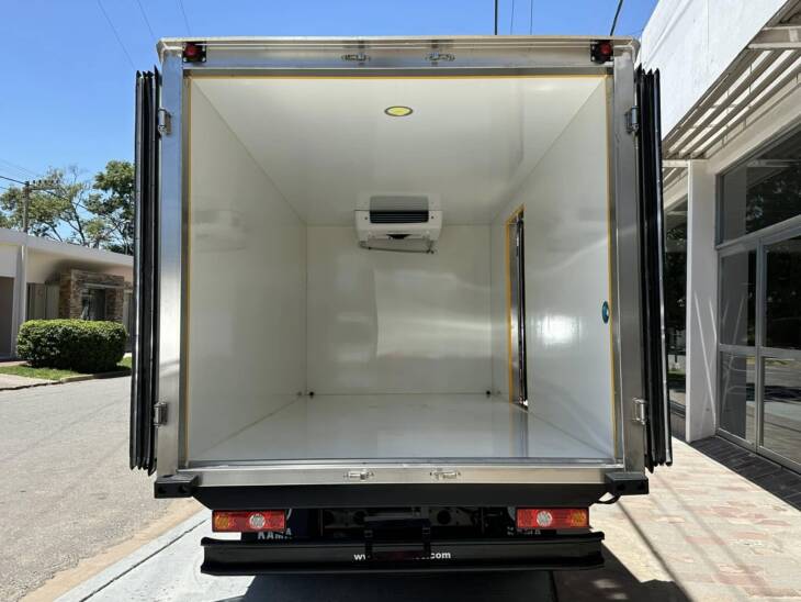 KAMA X1 C/SIMPLE FURGÓN REFRIGERADO 0Km My2025 p/3 Toneladas. DISPONIBLE! Financia Bco. Santander. Acércate a ORIO HNOS, SAN GENARO, concesionario oficial JMC, ISUZU, KAMA Camiones - Imagen 5