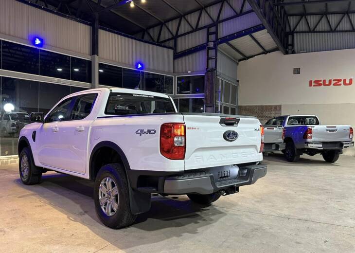 Ford RANGER D/C 3.0 V6 A/T XLS 4x4 0Km My2024 RAZA FUERTE.  Financia Bco. Santander. Acércate a ORIO HNOS, SAN GENARO, concesionario oficial SHINERAY - Imagen 4