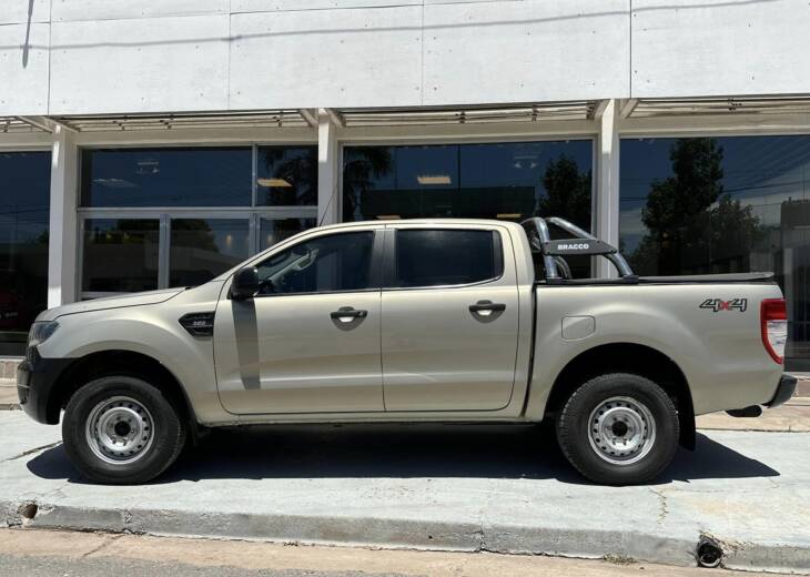 FORD RANGER D/CABINA 2.2 TDI XL 4x4 año 2016 SUPER CONFIABLE! Financia Bco. Santander. Acércate a ORIO HNOS, SAN GENARO, concesionario oficial JMC, ISUZU, KAMA Camiones - Imagen 2