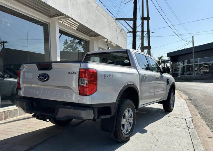 Ford RANGER D/C 3.0 V6 A/T XLS 4x4 0Km My2024, con 250cv y 600Nm. IMPONENTE!  Financia Bco. Santander. Acércate a ORIO HNOS, SAN GENARO, concesionario oficial SHINERAY - Imagen 3