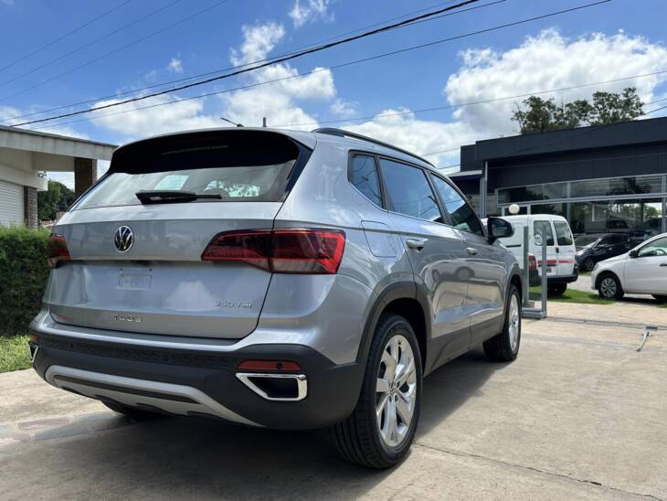 VW TAOS 250 TSI COMFORTLINE TIPTRONIC 0Km My2024 gris pyrite metalizado. Financia Bco. Santander. Acércate a ORIO HNOS, SAN GENARO, concesionario oficial DFM, JMC, ISUZU, KAMA Camiones - Imagen 4