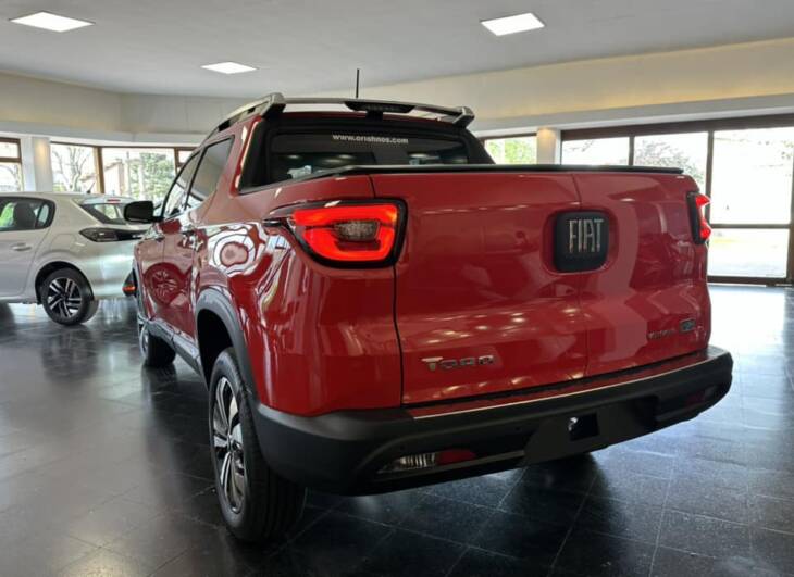 Fiat TORO D/C VOLCANO 1.3 TURBO NAFTA 16v A/T6 4x2 0Km My2024. Financia Bco. Santander. Acércate a ORIO HNOS, SAN GENARO, concesionario oficial SHINERAY - Imagen 5