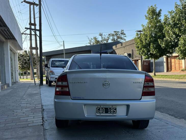 CHEVROLET ASTRA 5 PUERTAS 2.0 NAFTA GL 2007 IMPECABLE! Acércate a ORIO HNOS, SAN GENARO, concesionario oficial SHINERAY - Imagen 4