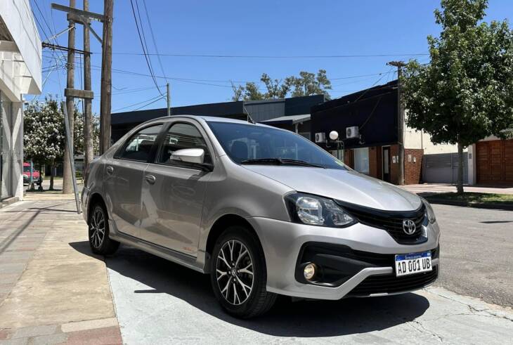 ETIOS 4 PUERTAS 1.5 NAFTA 6M/T XLS año 2018 IMPECABLE! Financia Bco. Santander. Acércate a ORIO HNOS, SAN GENARO, concesionario oficial SHINERAY - Imagen 7